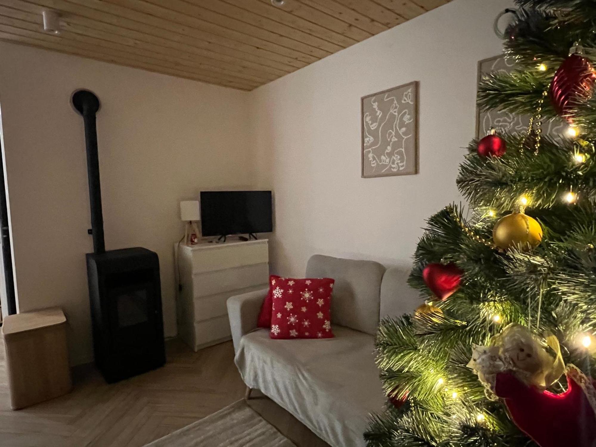 Dom W Lawendach Nad Jeziorem Holiday home Wielgie